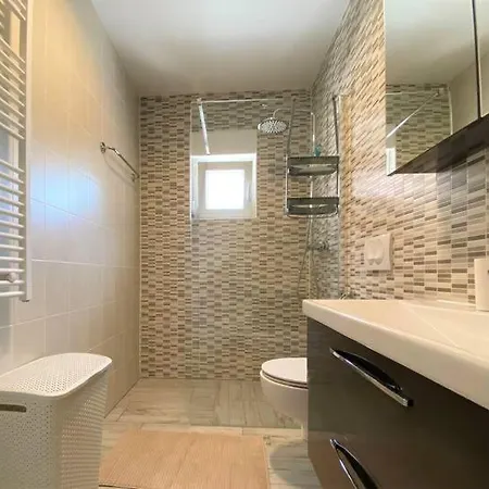 Maduna 1 * Kaštel